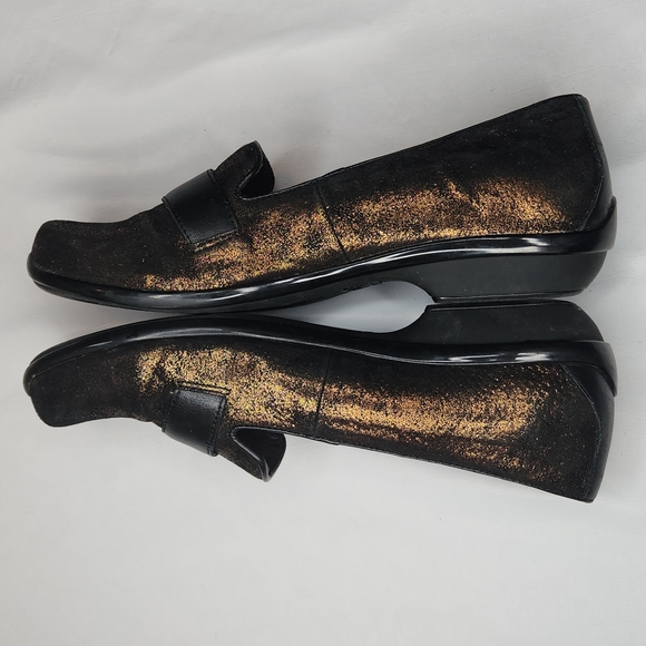 Dansko Olena Metallic Slip On Button Loafer, Copper Leather, 40 - Picture 6 of 10